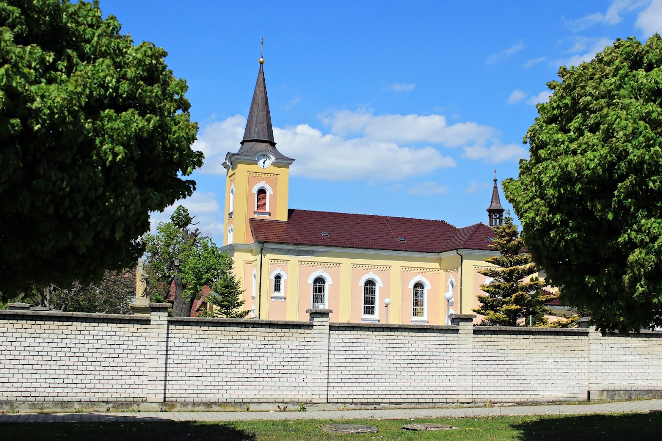 Kostel sv. Jana Křtitele v Kněždubě - místo konání svatební mše